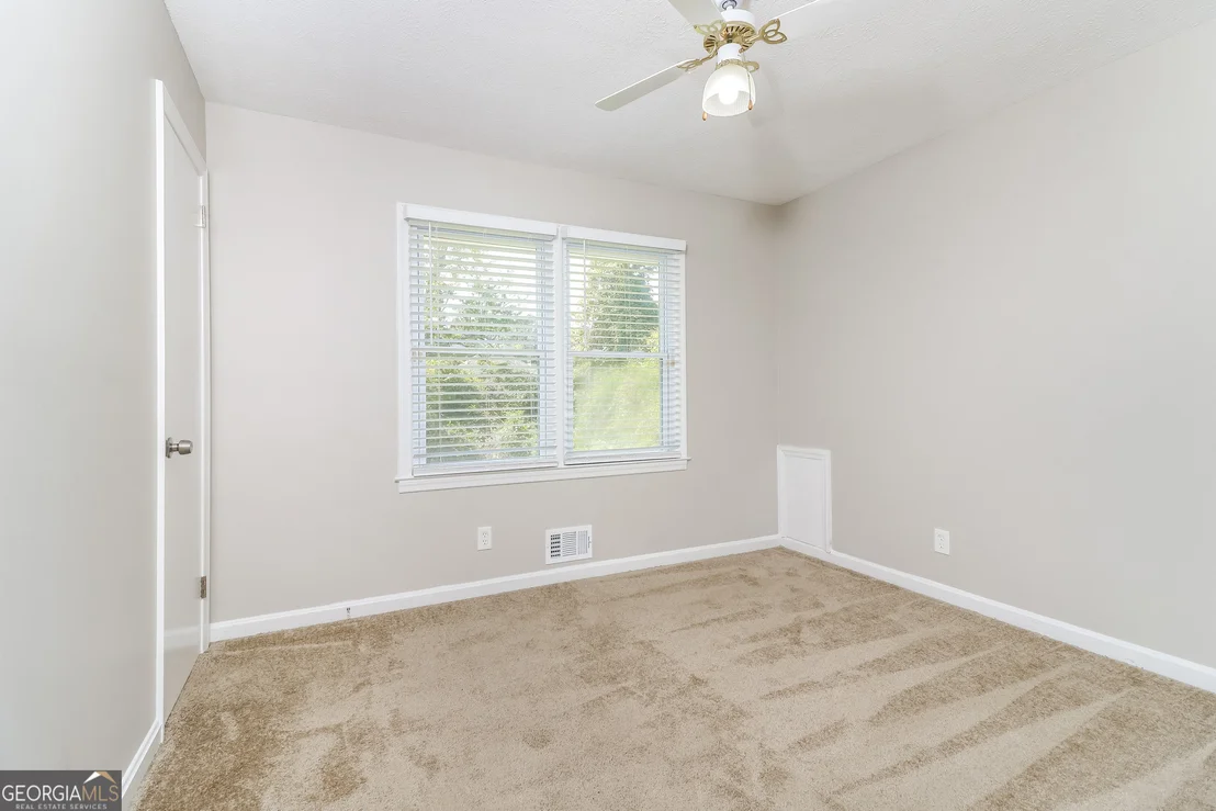 Photo of 611 Walnut Way SW