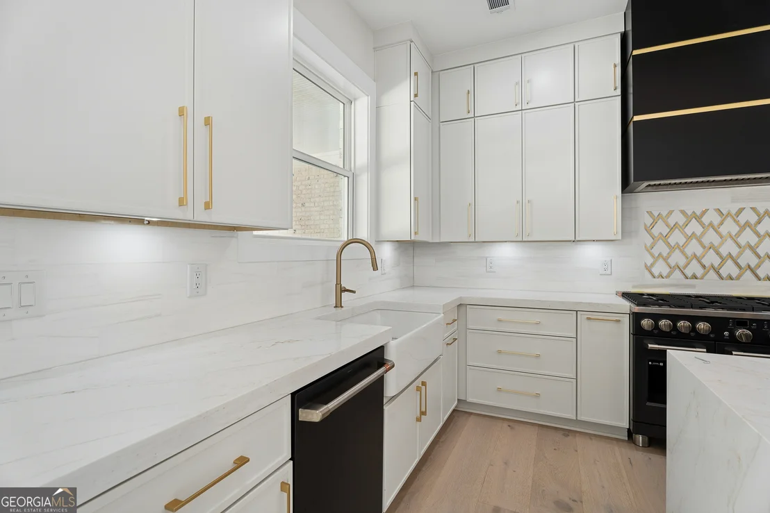 Photo of 1035 Auburn Road