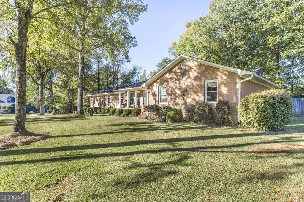 Photo of 396 Luton Pl
