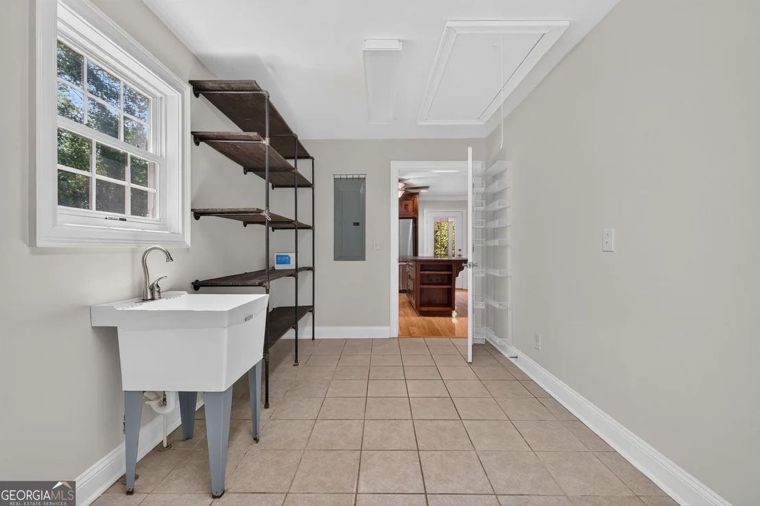 Photo of 406 Vineyard Road