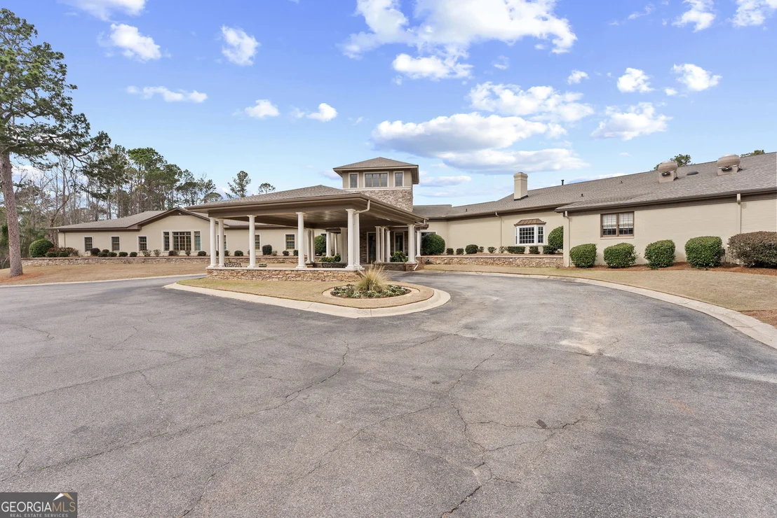 Photo of 607 W Lake Circle