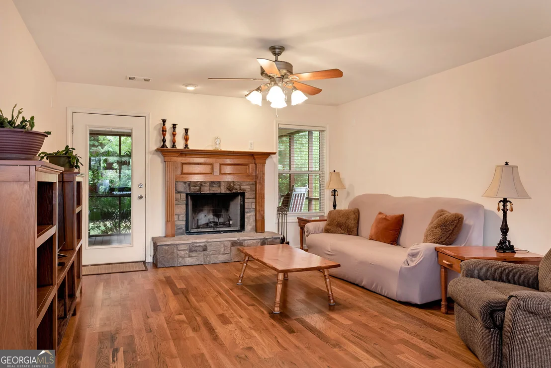 Photo of 817 Bluejay Way