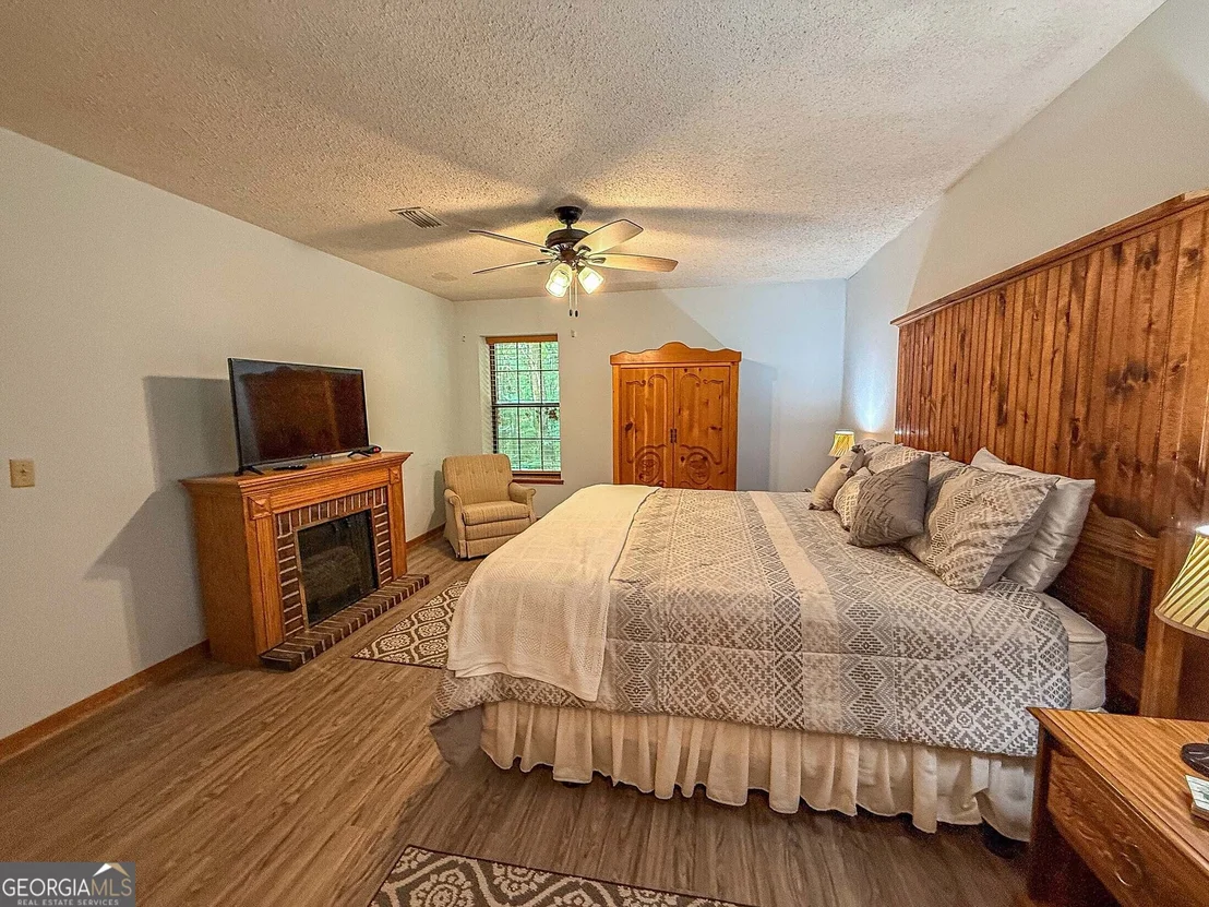 Photo of 195 Cedar Lane