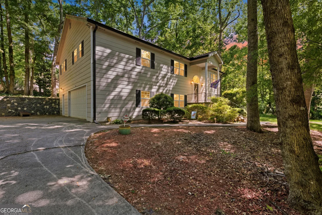Photo of 325 Springwood Drive