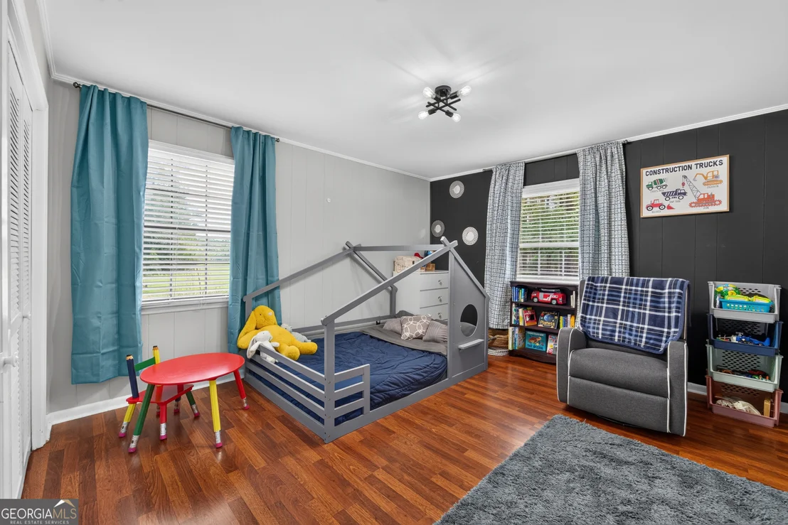 Photo of 5486 Bowen Road