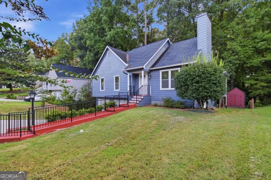 Photo of 115 Aztec Way SE