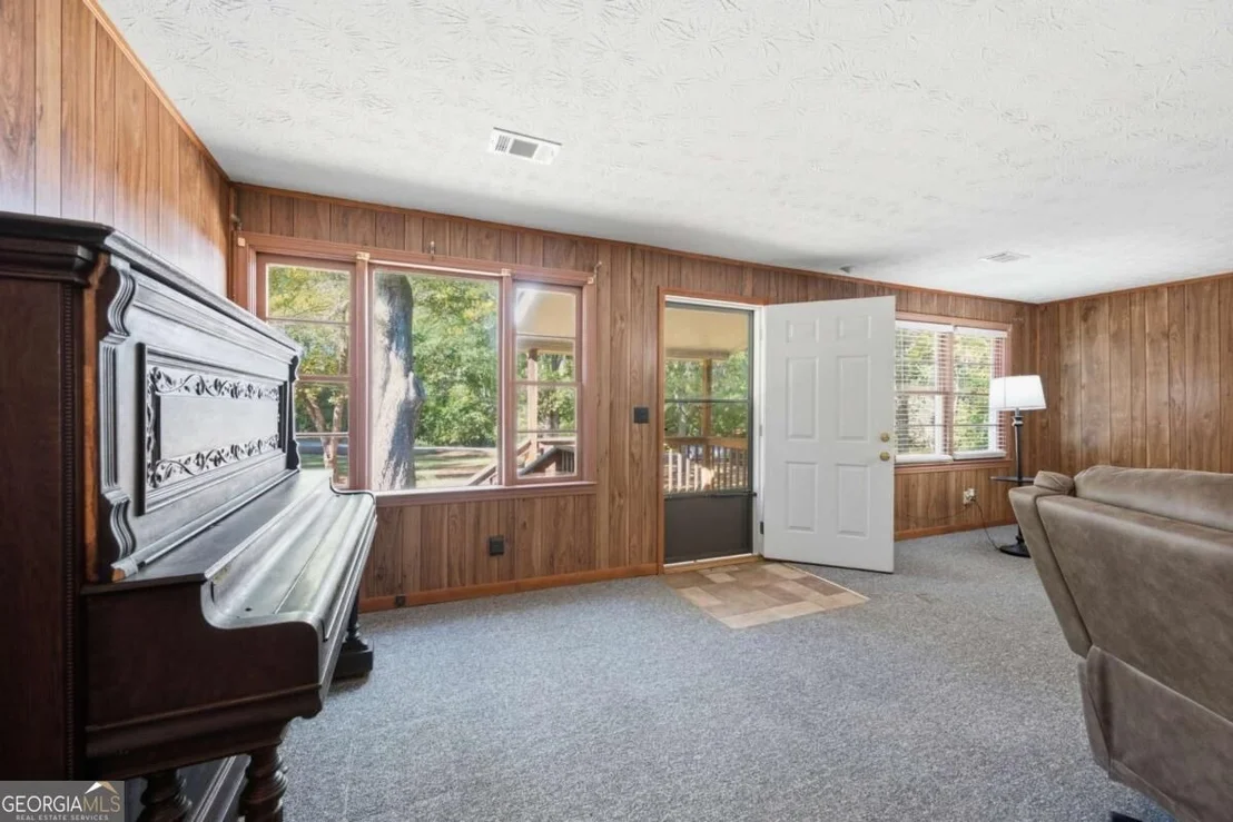 Photo of 1141 Stewart Road