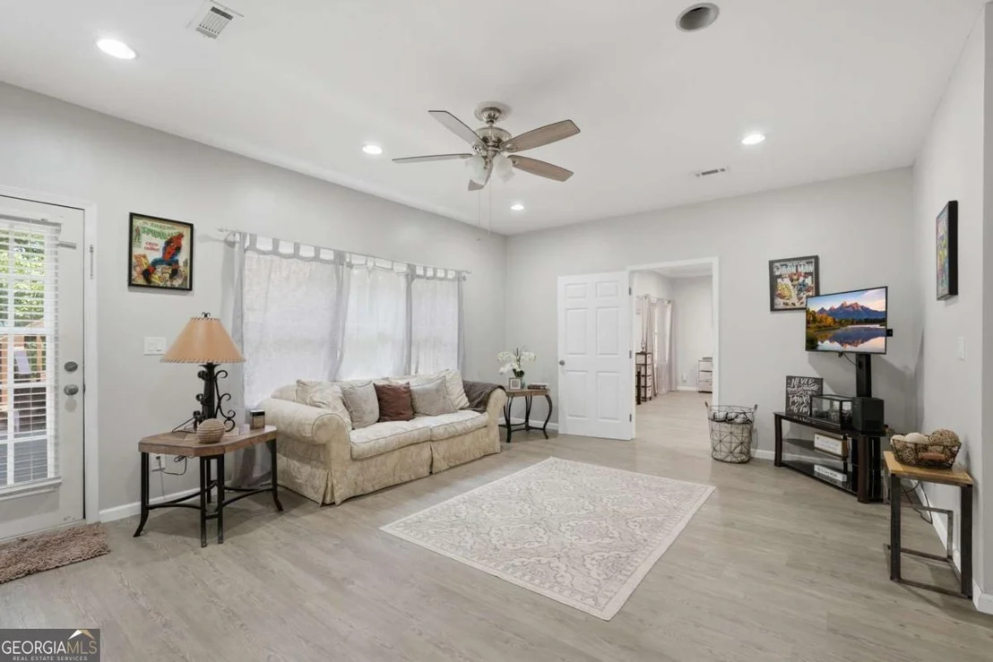 Photo of 214 Glenbrook Lane