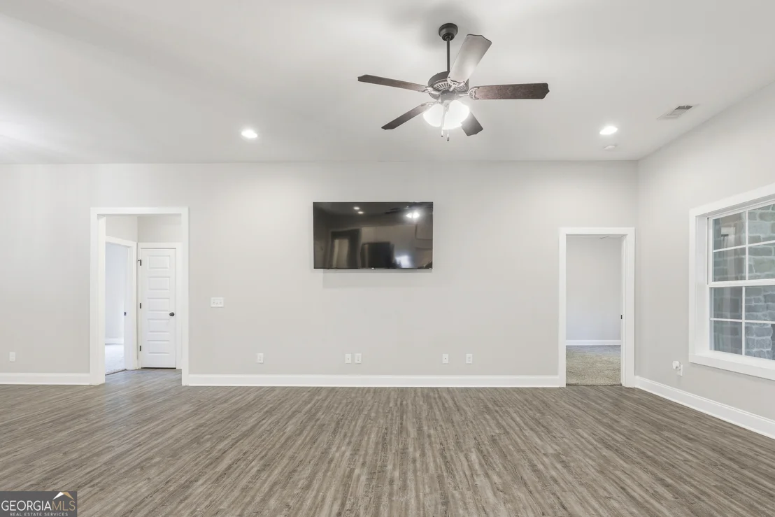 Photo of 122 Lee Road 2121
