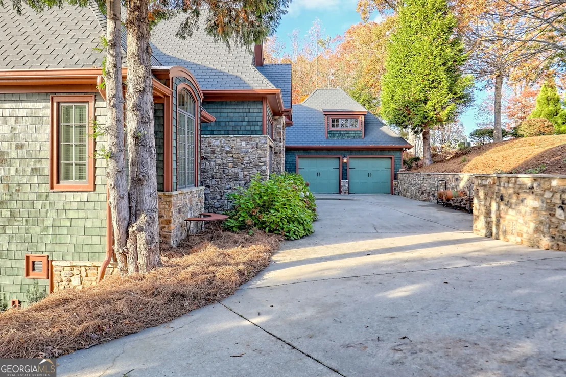 Photo of 689 Waterfall Drive