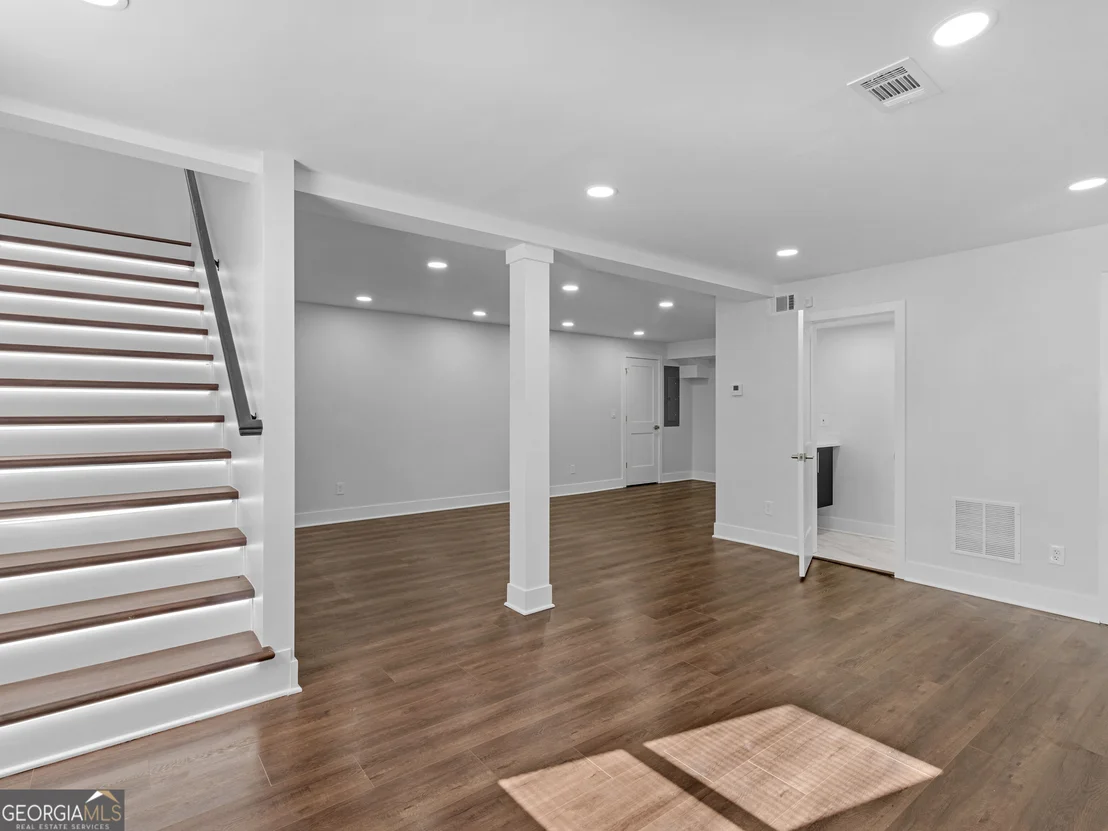 Photo of 984 Morrow Road