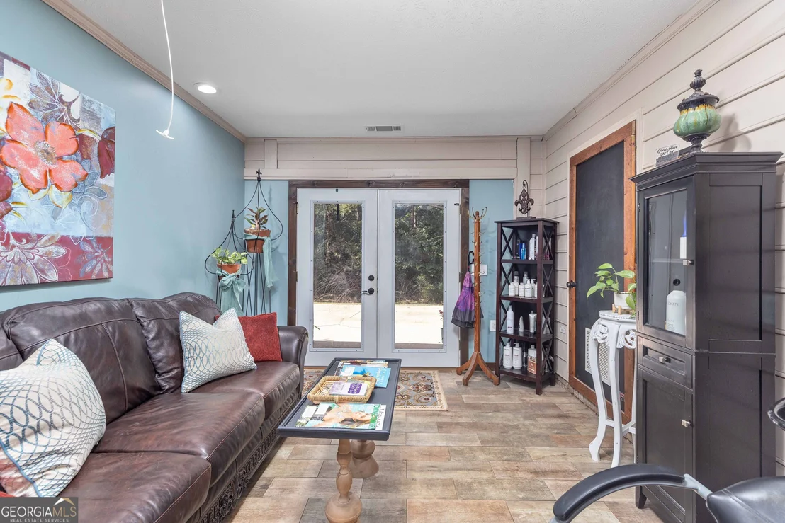 Photo of 6811 Mobley Road