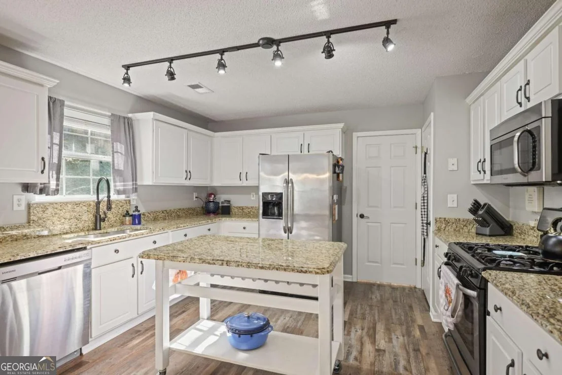 Photo of 102 Silverleaf Lane