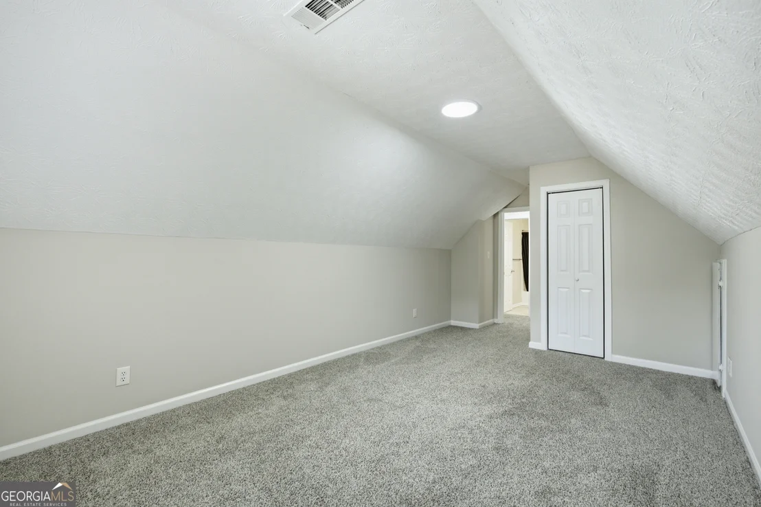 Photo of 5482 Riverside Drive