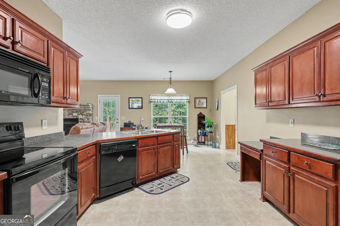 Photo of 830 Lord Fleming Road