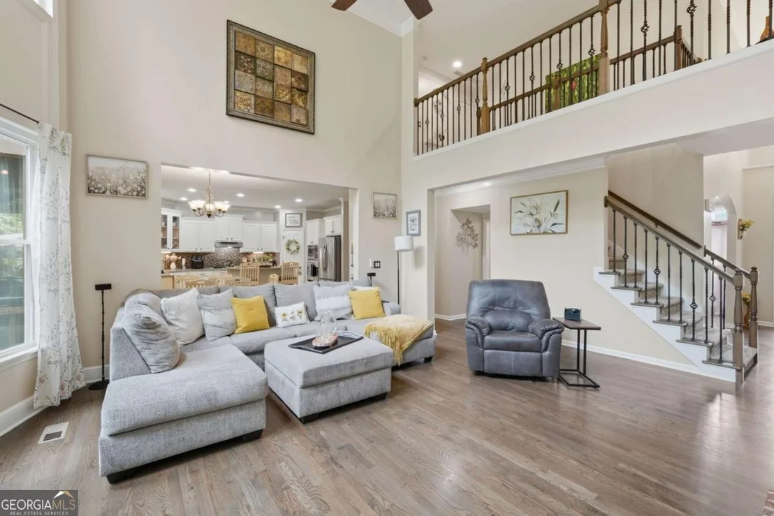 Photo of 214 Glenbrook Lane