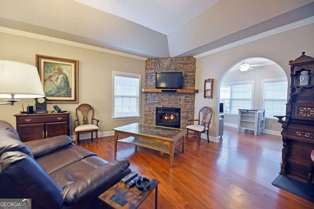 Photo of 414 Long View Circle