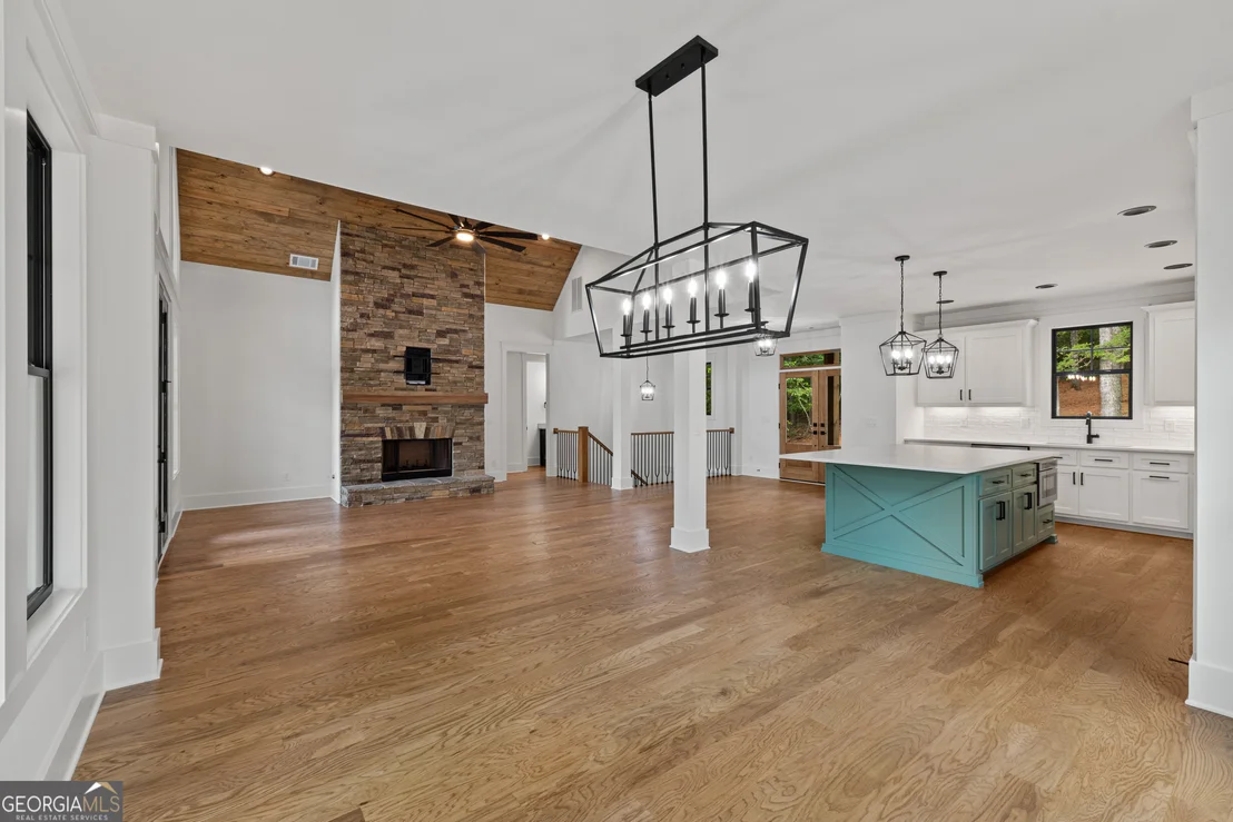 Photo of 681 Warren Road