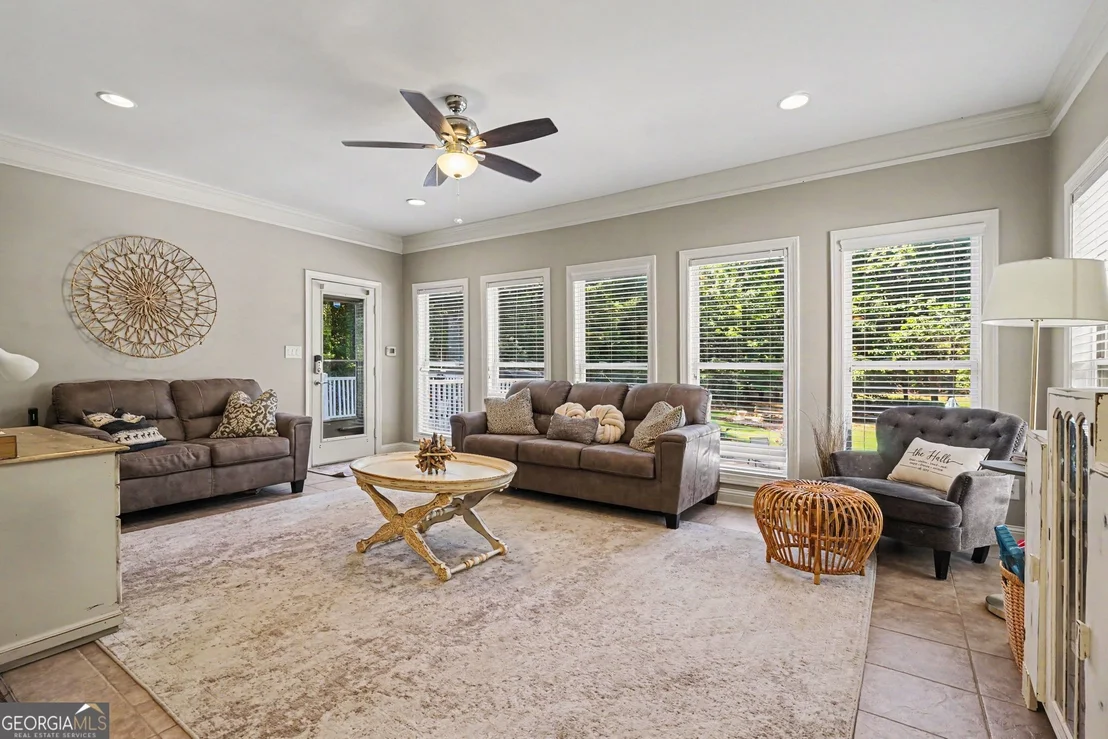 Photo of 385 Primrose Lane
