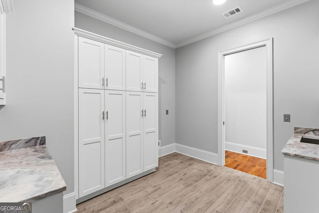Photo of 607 W Lake Circle