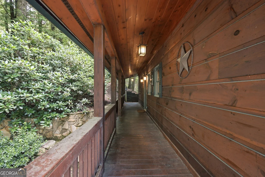 Photo of 464 Whispering Pine Lane