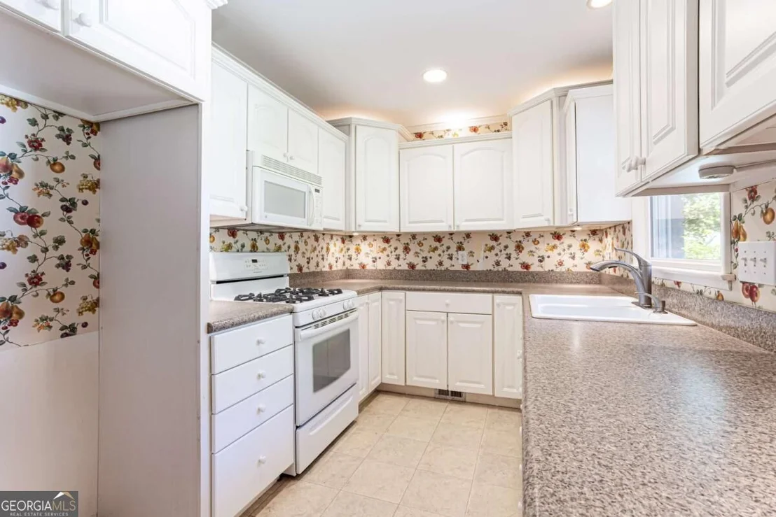 Photo of 461 Highview Drive SE