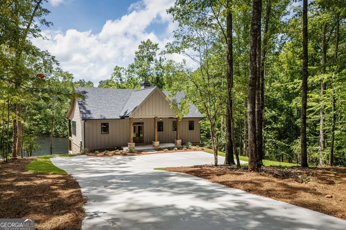 Photo of 681 Warren Road