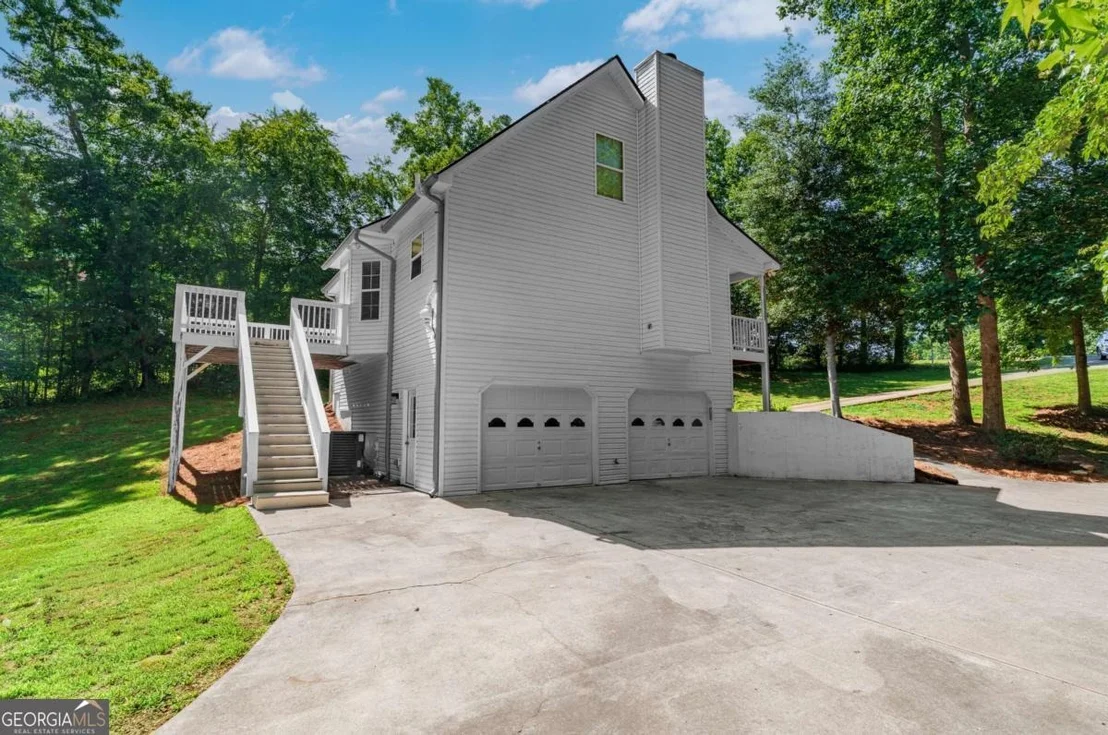 Photo of 2380 Land Road