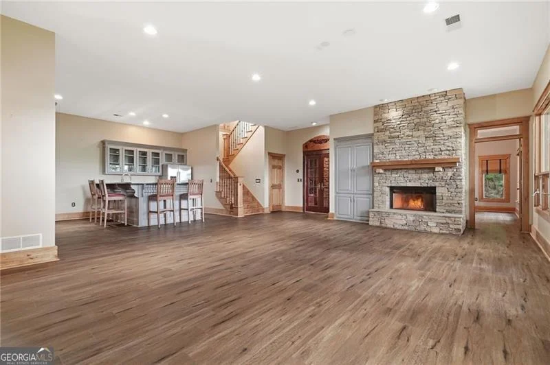 Photo of 861 Summit Drive