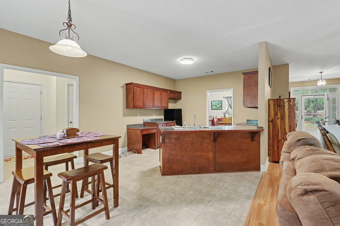 Photo of 830 Lord Fleming Road