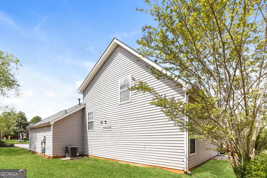 Photo of 372 Jasmine Drive