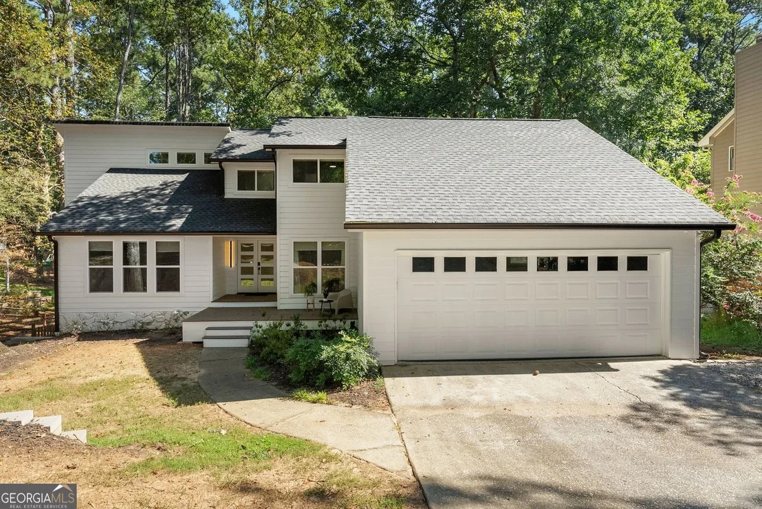 Photo of 3040 Roxburgh Drive