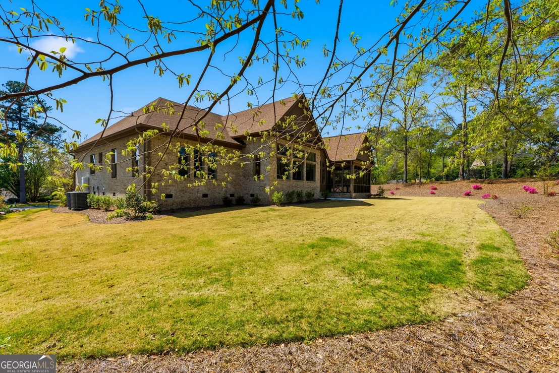 Photo of 607 W Lake Circle