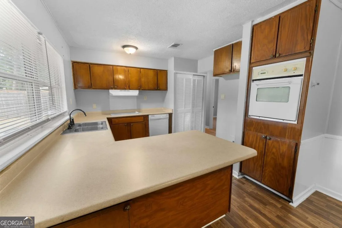 Photo of 320 W Whatley Street