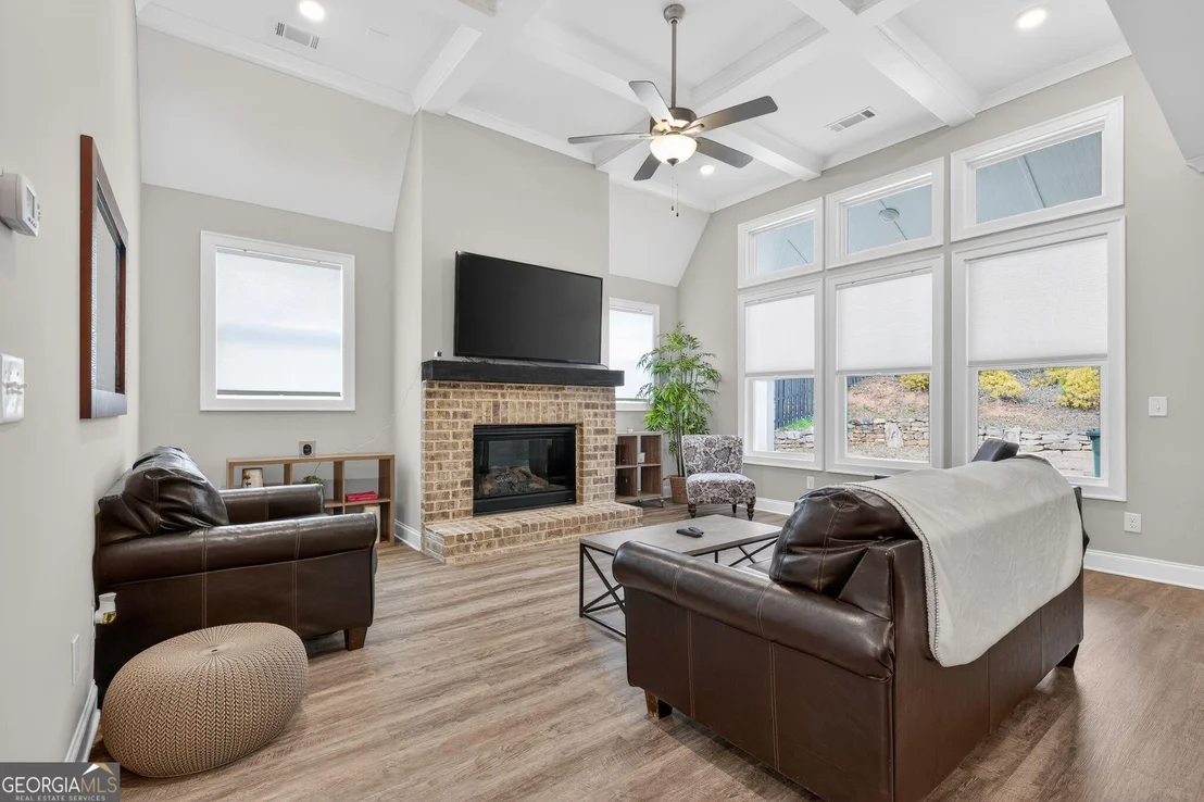 Photo of 325 Edgewater Drive