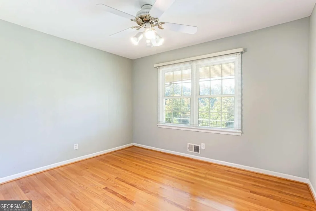 Photo of 461 Highview Drive SE