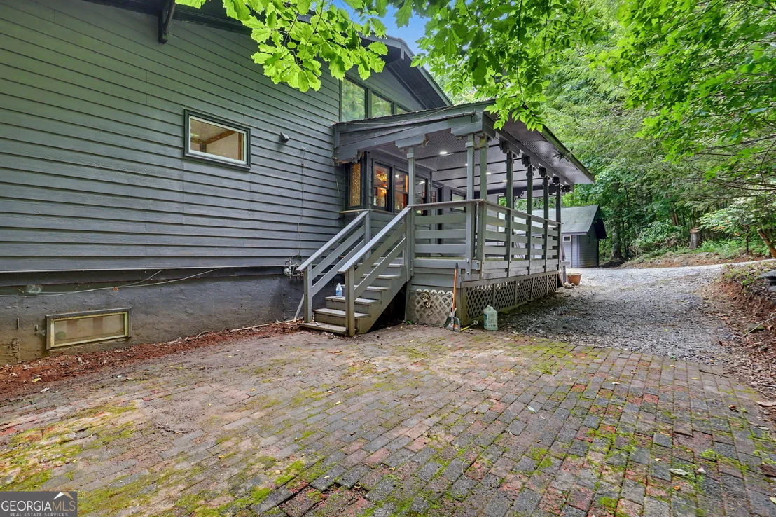 Photo of 996 Crestview Drive