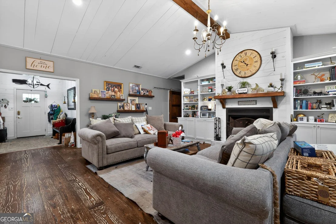 Photo of 645 King Road