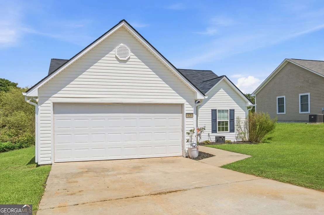 Photo of 121 Crest View Drive