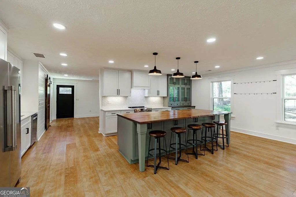 Photo of 1410 Old Bishop Road