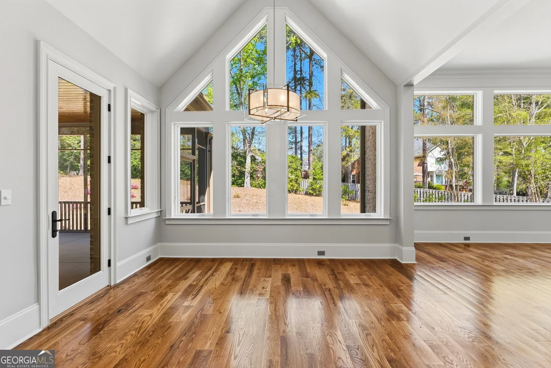 Photo of 607 W Lake Circle