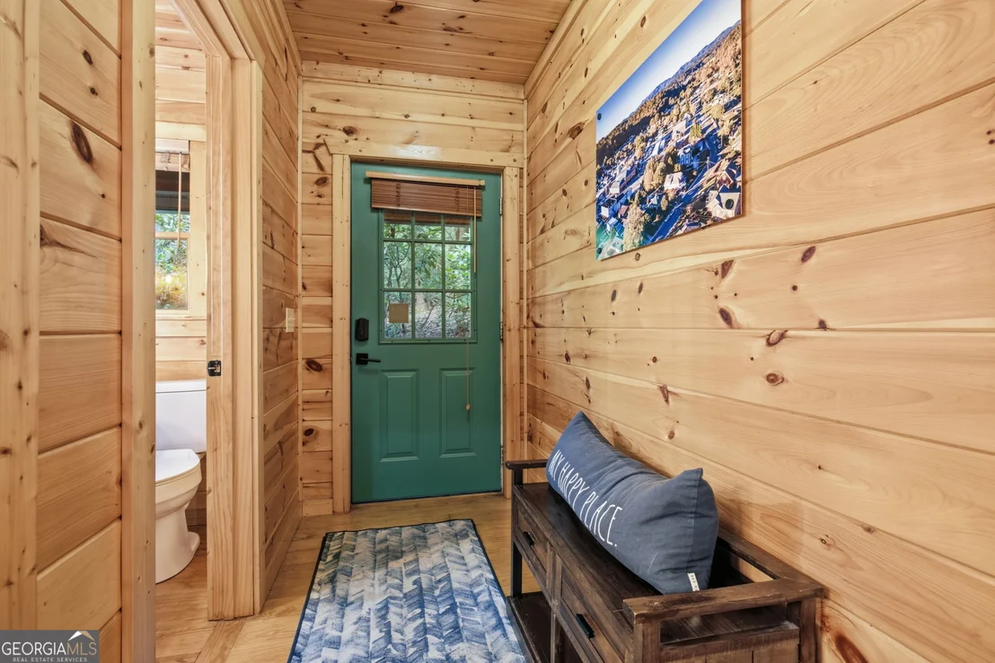 Photo of 464 Whispering Pine Lane