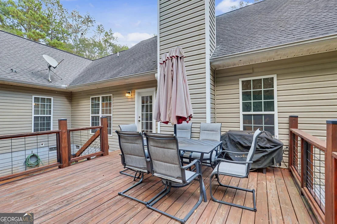 Photo of 830 Lord Fleming Road