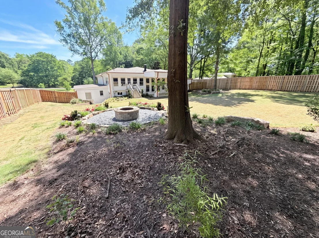 Photo of 1663 Seayes Road SW