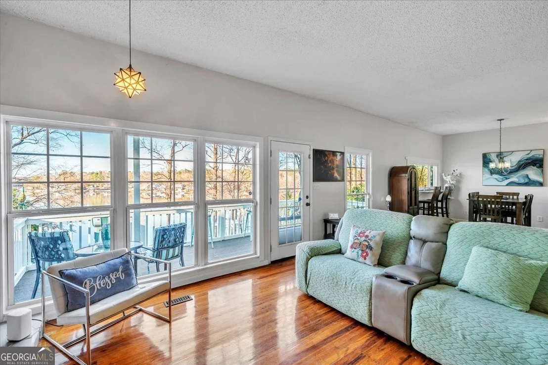 Photo of 330 Greentree Parkway