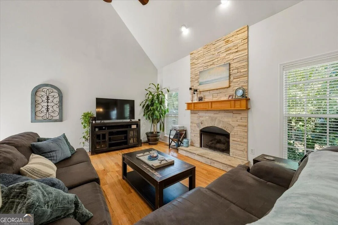Photo of 920 Huntcliffe Drive