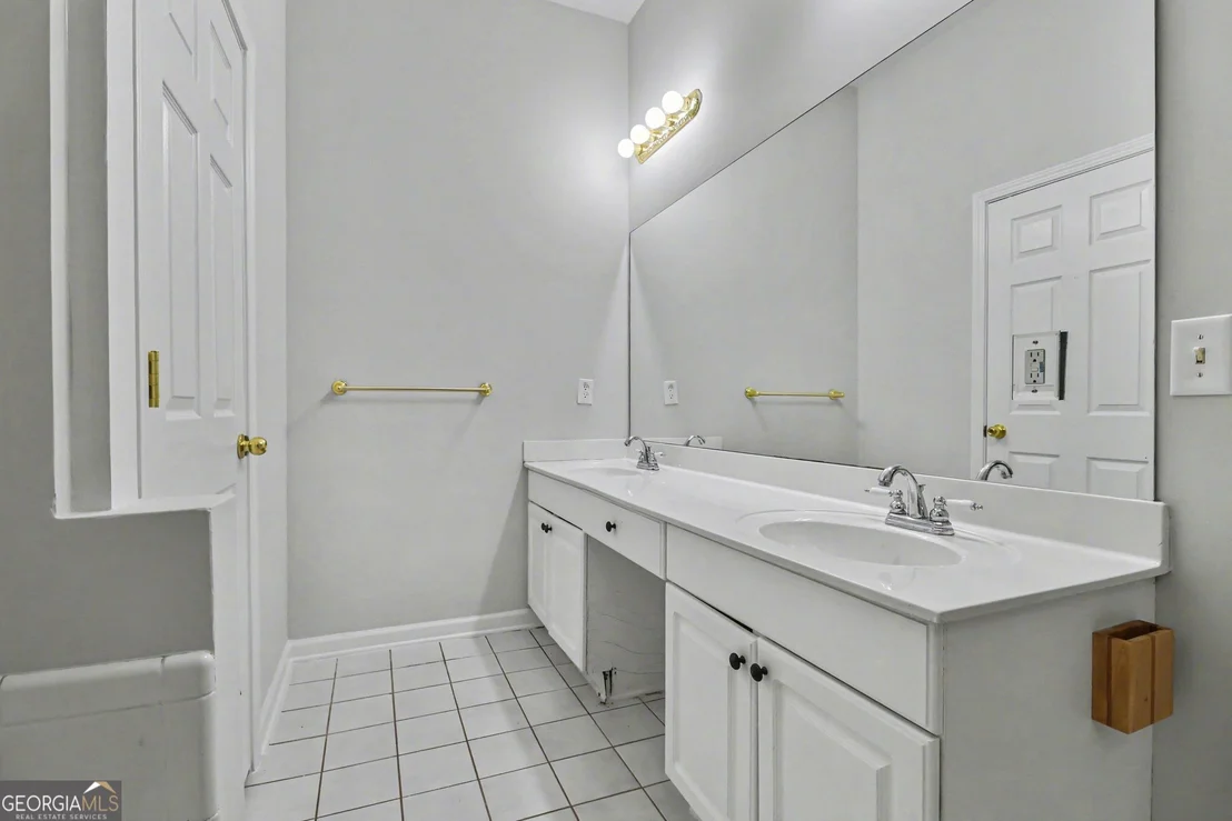 Photo of 3055 Heatherstone Drive
