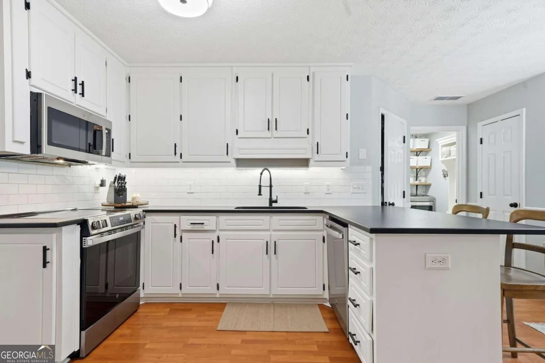 Photo of 3063 Rockview Drive