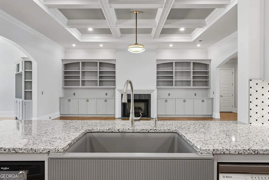 Photo of 607 W Lake Circle