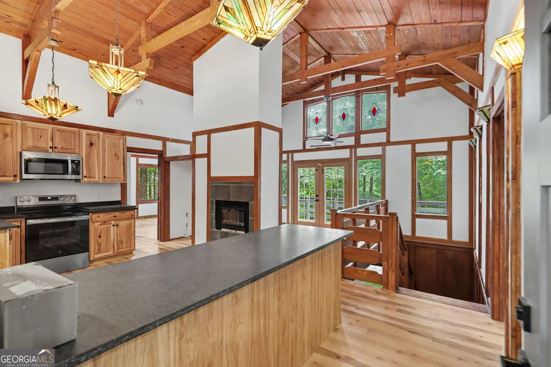Photo of 996 Crestview Drive